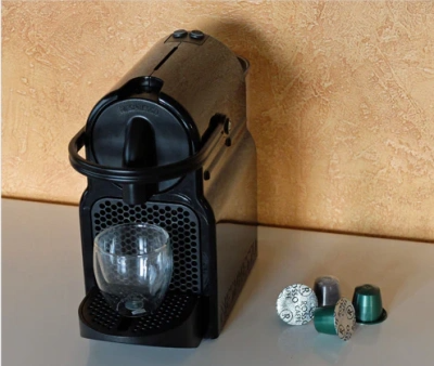 Máquina de Café Nespresso + 100 Cápsulas GRATIS